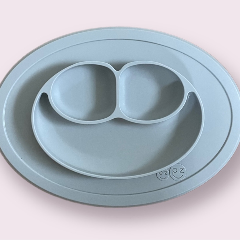 ez pz mini pat grey silicone plate for babies in grey